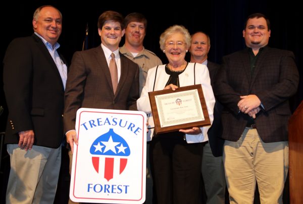 GOV. IVEY RECEIVES TREASURE FOREST CERTIFICATION ON MONROE COUNTY PROPERTY