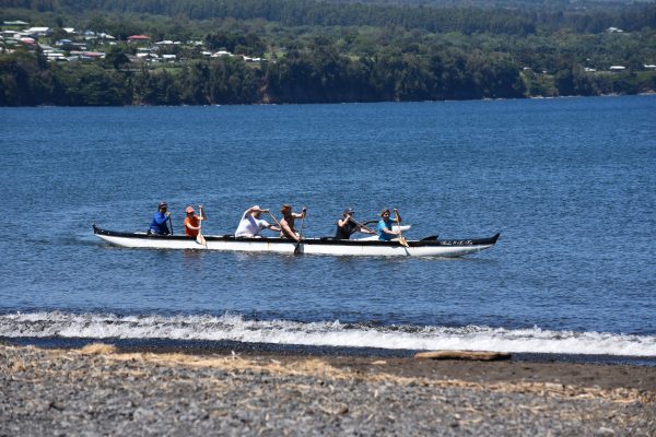 students learning how to use the traditional Polynesian canoe
