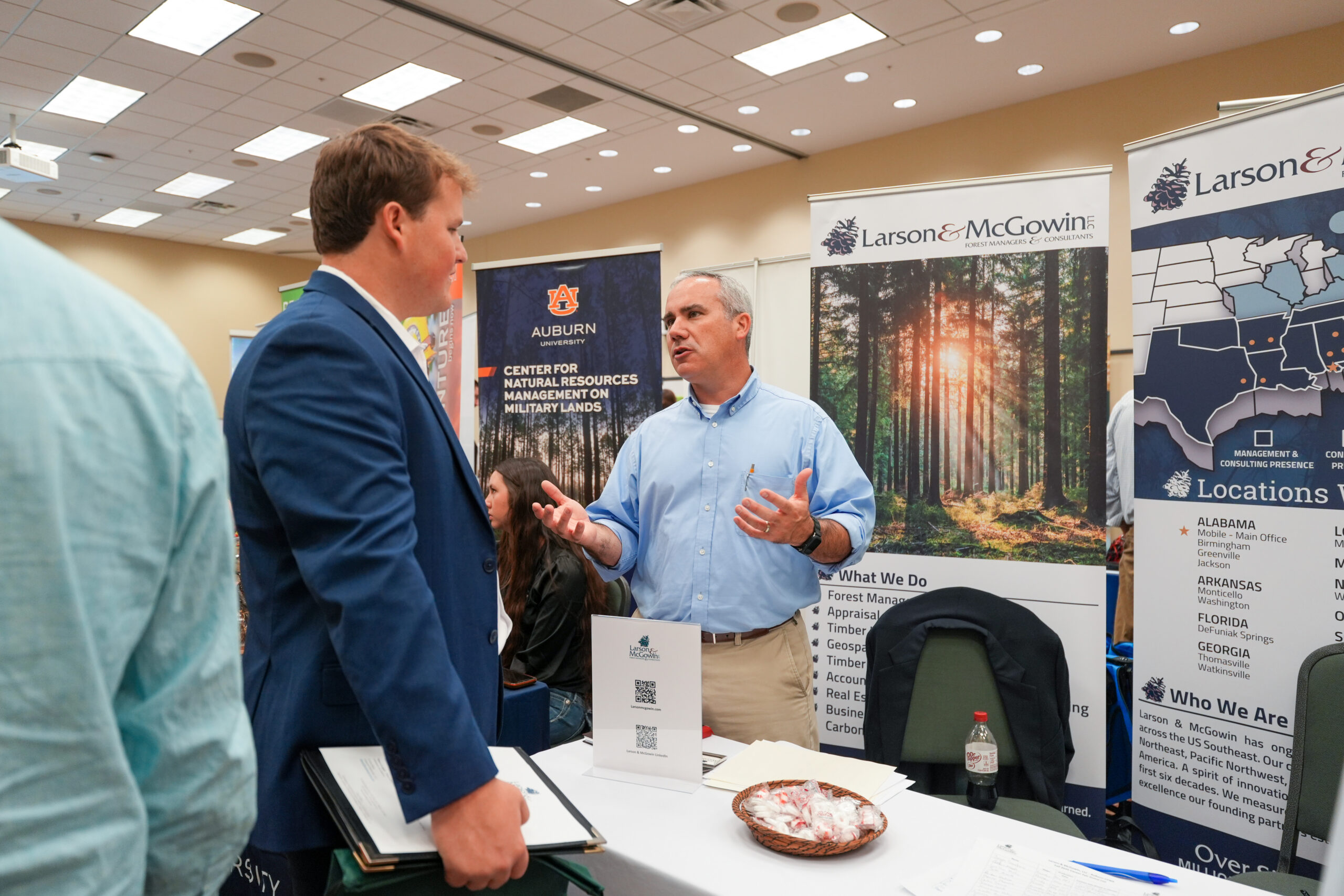A CFWE studetn and an employer speak at the CFWE Career Fair